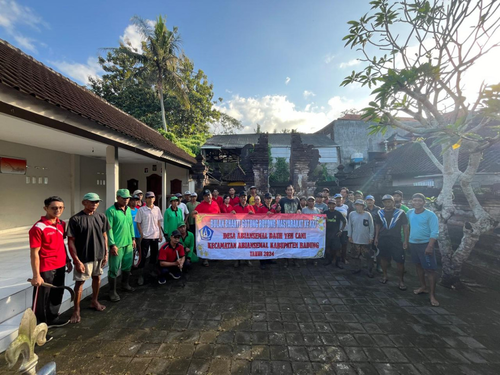Gotong Royong Kebersihan Saluran Irigasi Balai Subak Umopoh Sukses Dilaksanakan dalam Rangka Bulan Bhakti Gotong Royong Masyarakat XXI